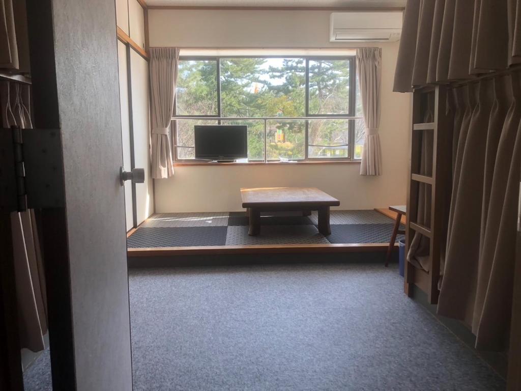 a room with a table in front of a window at Guesthouse Sunaen - Vacation STAY 49064v in Tottori