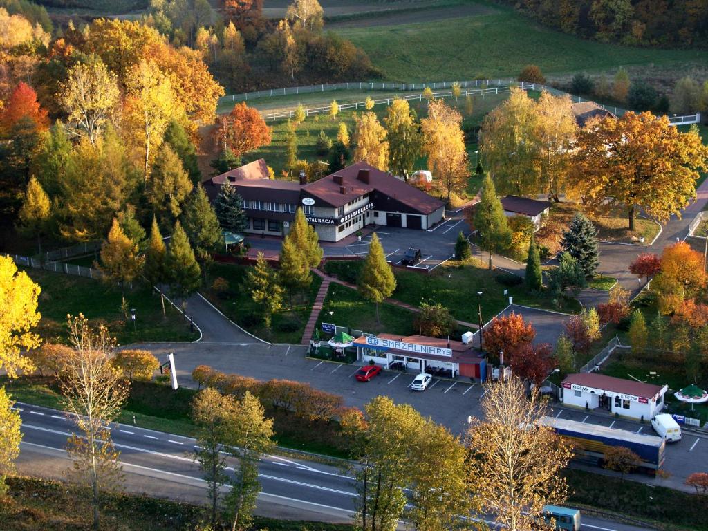an aerial view of a building with a parking lot at Hotel Mis in Bochnia