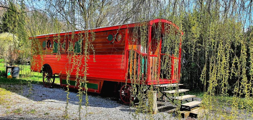Fotografie z fotogalerie ubytování Bungalow charmant près de Sédeilhac avec jardin et terrasse v destinaci Franquevielle