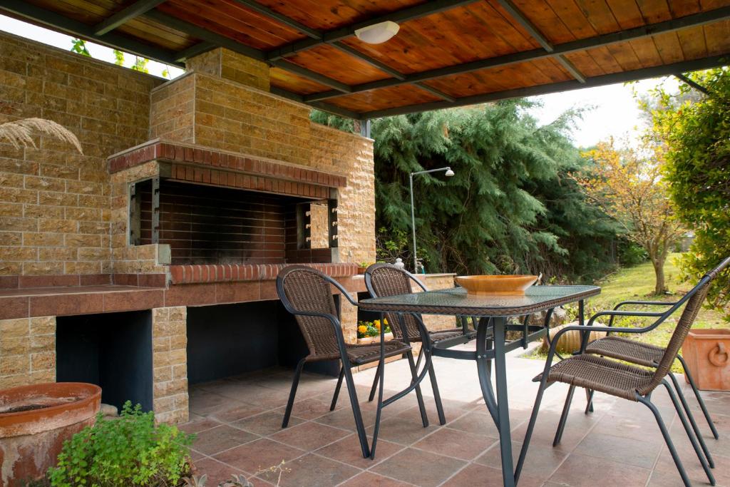 Patio nebo venkovní prostory v ubytování Emerald Studios Kriopigi II