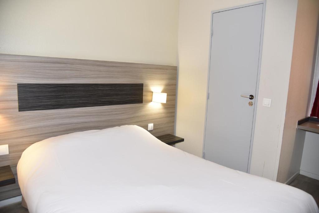 Postel nebo postele na pokoji v ubytování Hotel du Triangle
