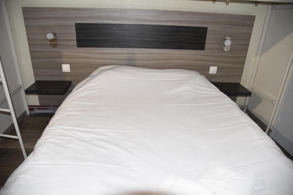 Postel nebo postele na pokoji v ubytování Hotel du Triangle