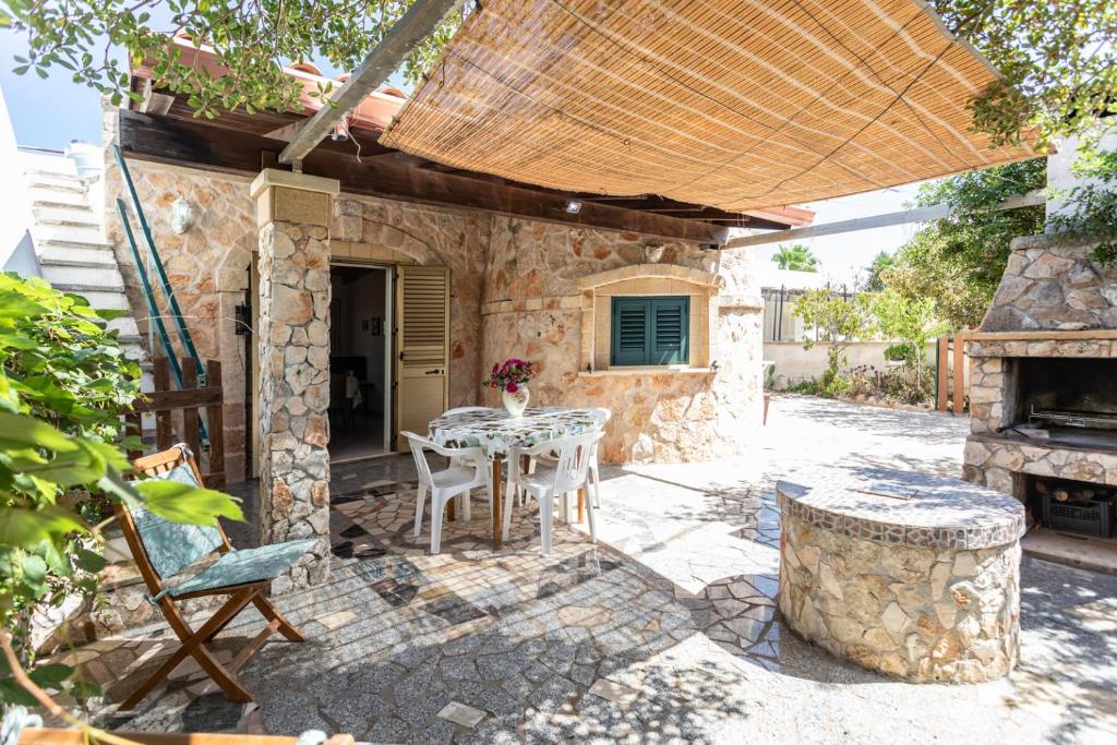 Patio nebo venkovní prostory v ubytování Villetta Azalea con giardino a Torre pali