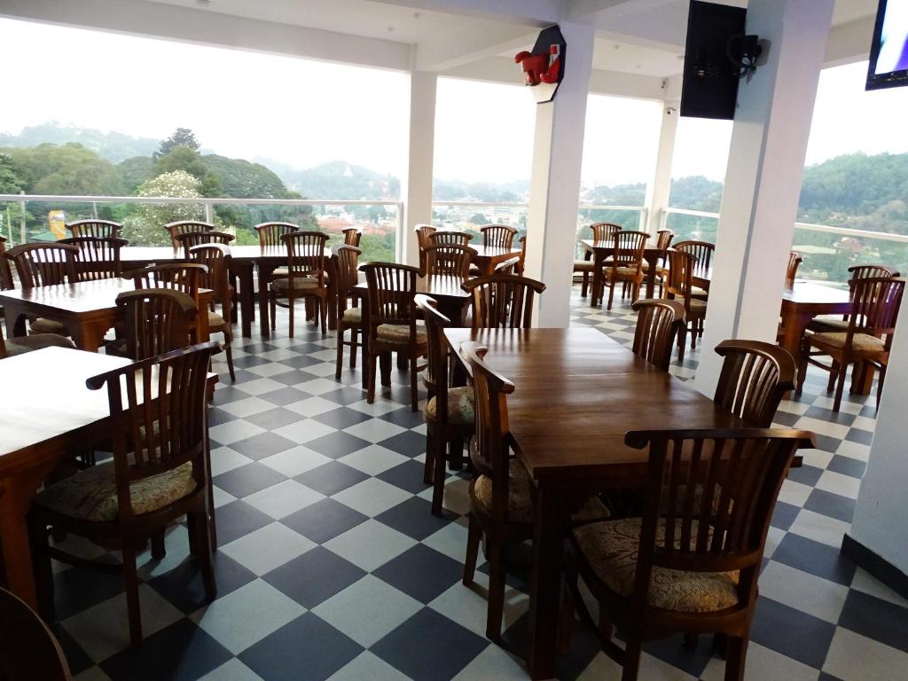 Nespecifikovaný výhled na hory nebo výhled na hory při pohledu z hotelu