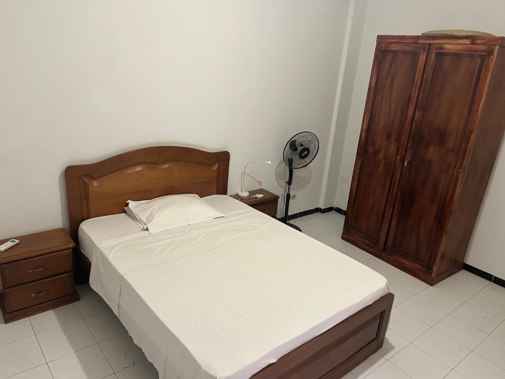 Ένα ή περισσότερα κρεβάτια σε δωμάτιο στο GoSta C.Ville - fonctionnel et tranquille