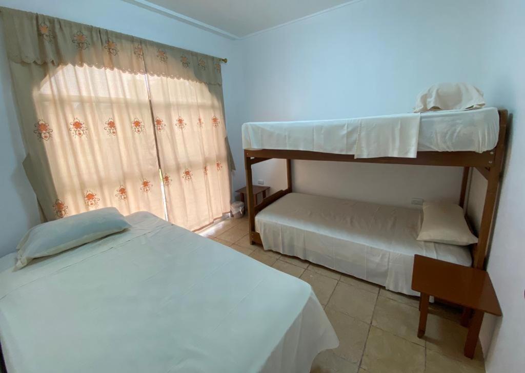 Postel nebo postele na pokoji v ubytování Suite Hotel Romanos