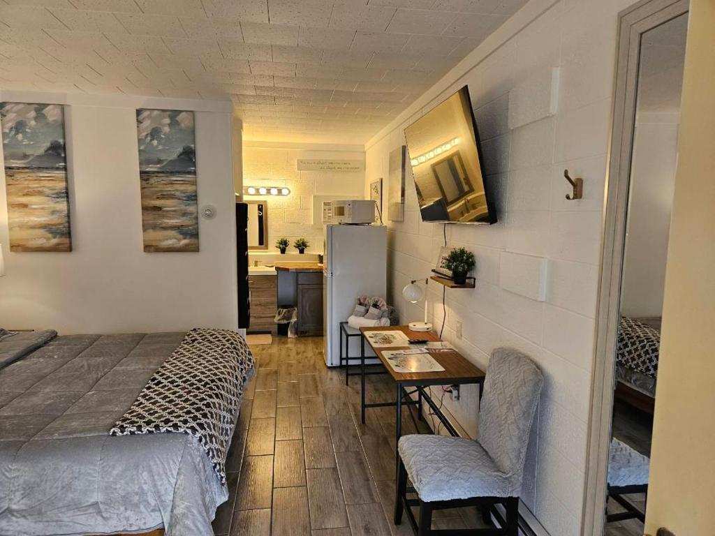 Postel nebo postele na pokoji v ubytování Rolling Hills Motel