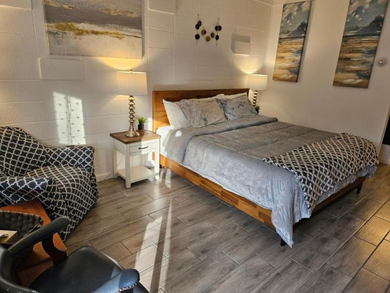 Postel nebo postele na pokoji v ubytování Rolling Hills Motel