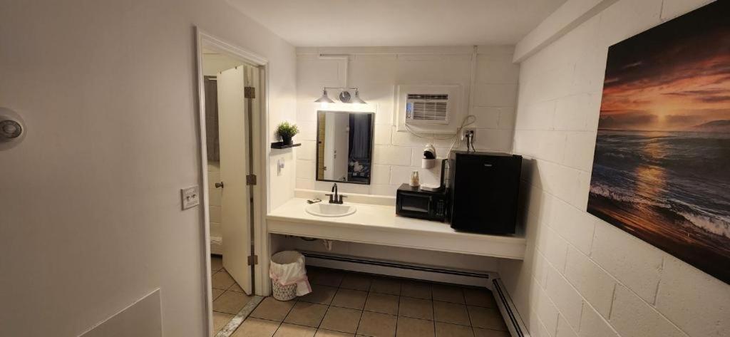 Kuchyň nebo kuchyňský kout v ubytování Rolling Hills Motel
