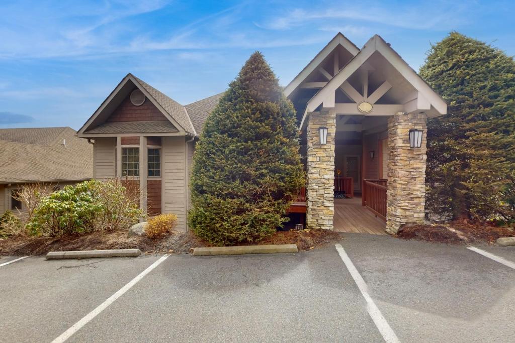 The Owl's Nest at the Reserve, Sugar Mountain (updated prices 2024)