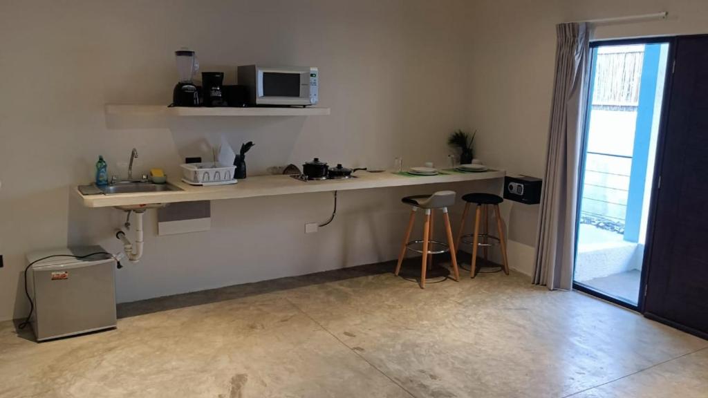 Una cocina o cocineta en Xùva