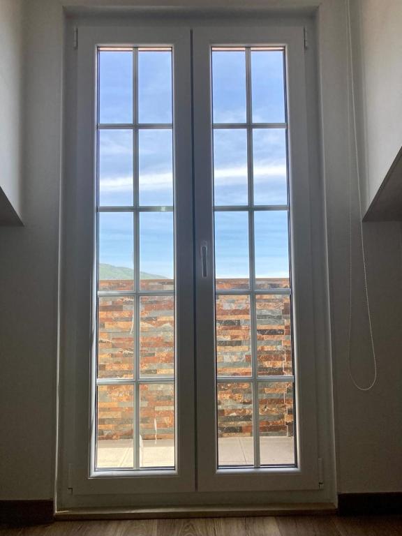 an empty room with a window with a view at Casa da Nazaré in Portinho da Arrábida