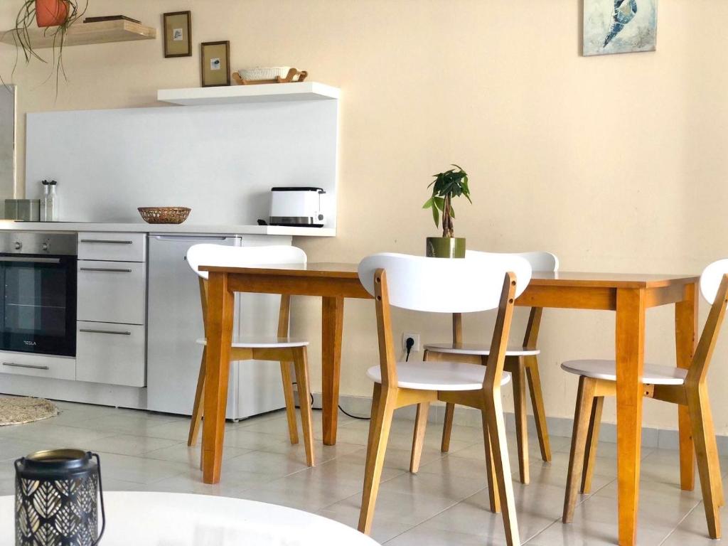 Kuchyň nebo kuchyňský kout v ubytování Apartments Lungo Mare Ulcinj