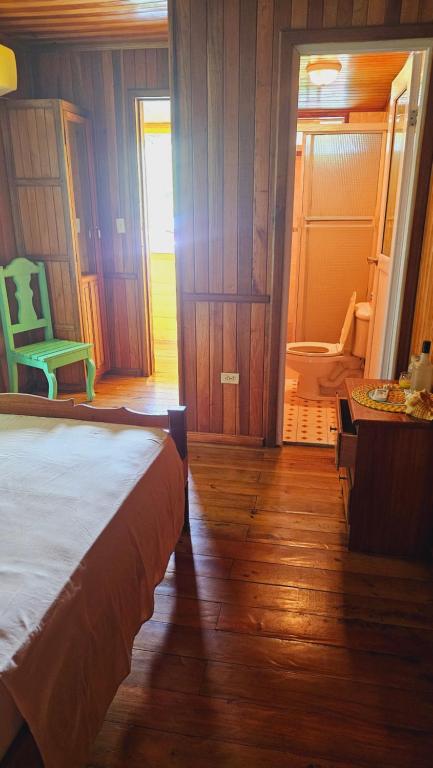 Voodi või voodid majutusasutuse Bastimentos Hill Guest House toas