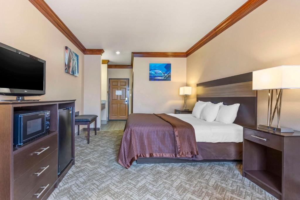 Best Western Fort Worth Inn and Suites - Zimmer Mit Kingsize-Bett