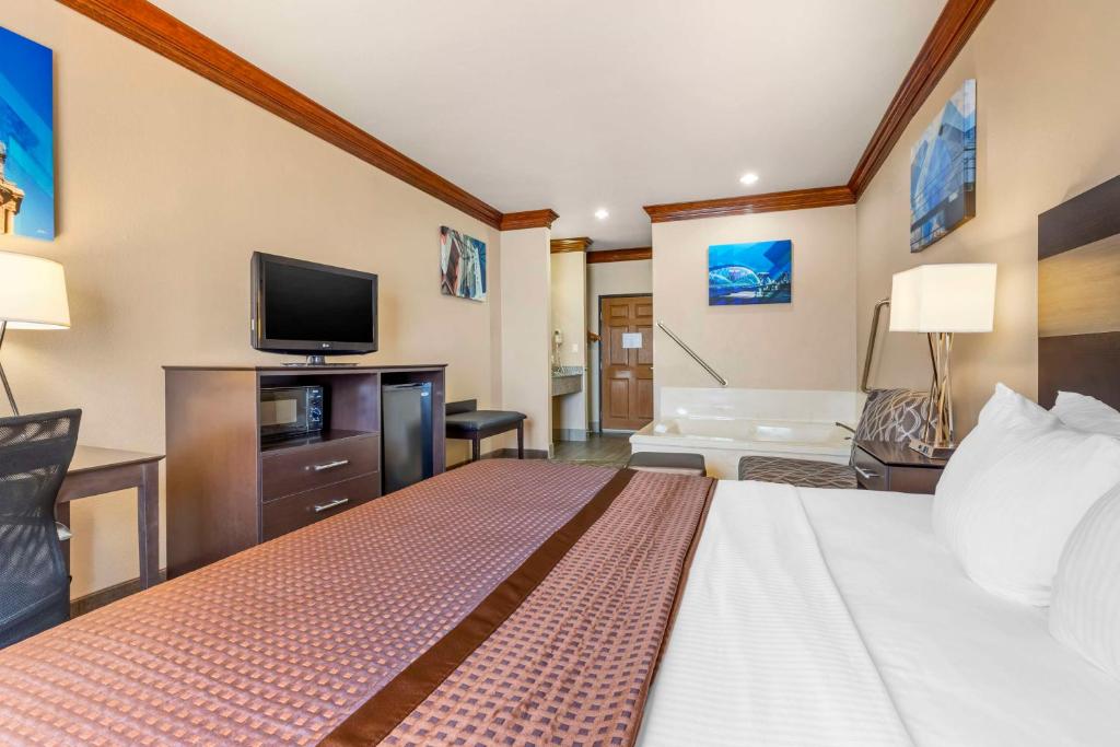 Best Western Fort Worth Inn and Suites - Suite Mit Kingsize-Bett Und Whirlpool