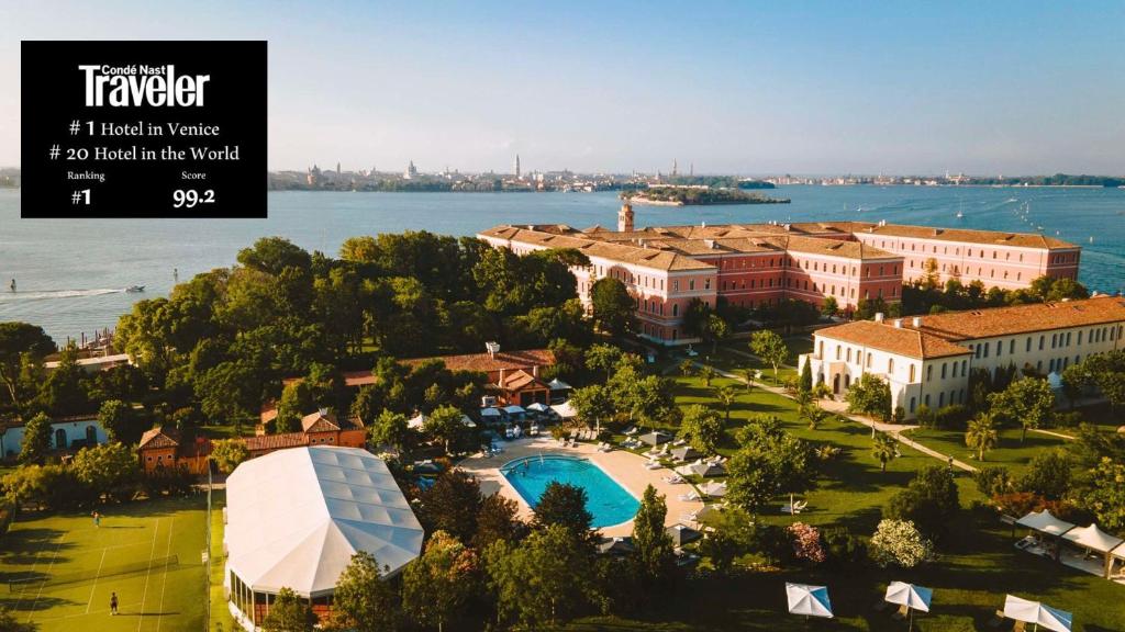 Θέα της πισίνας από το San Clemente Palace Kempinski Venice ή από εκεί κοντά