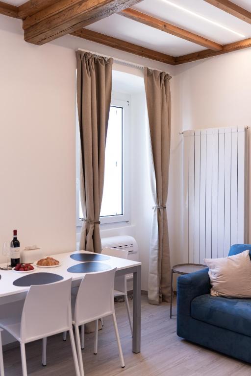 Posezení v ubytování Belvedere 237B Lakeview Luxury Apartment