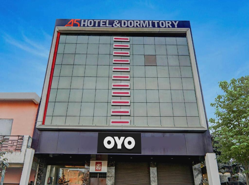 een gebouw met een ovo bord erop bij A5 Hotel And Dormitory in Gorakhpur