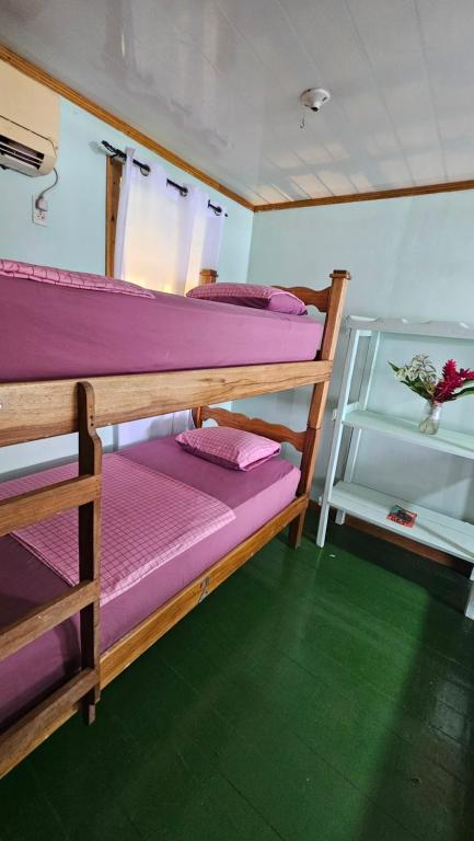 Voodi või voodid majutusasutuse Bastimentos Hill Guest House toas