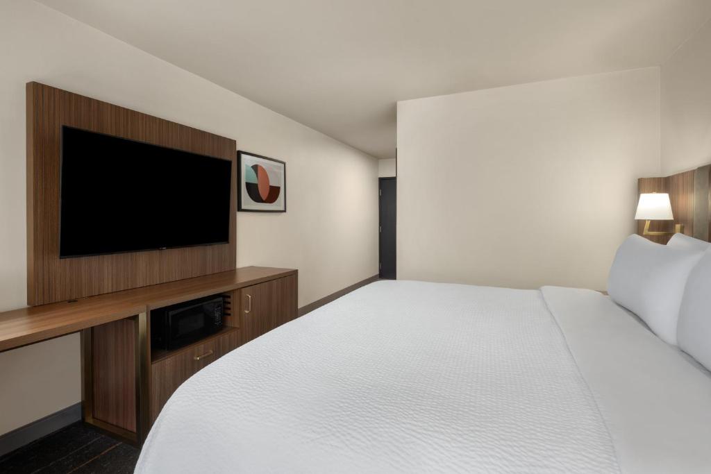 Holiday Inn Ontario by IHG - Standard King Room - Accesso Alle Comunicazioni