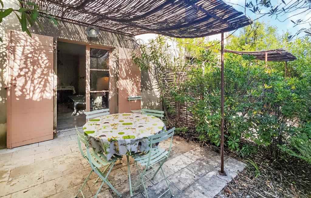 Κήπος έξω από το Nice Home In Saint-Laurent-De-La-Cabrerisse