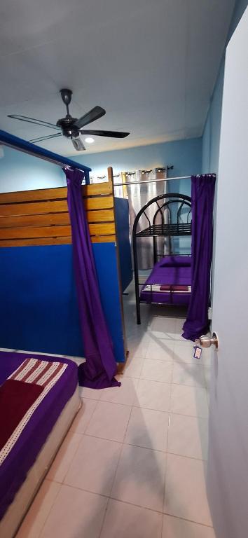 Postel nebo postele na pokoji v ubytování Knight Residence