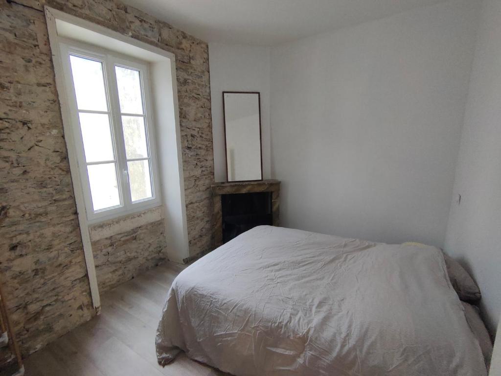 Posteľ alebo postele v izbe v ubytovaní Maison 2 chambres avec cour privée, à 200m de la plage et proche commerces - Les Sables-d'Olonne - FR-1-197-557