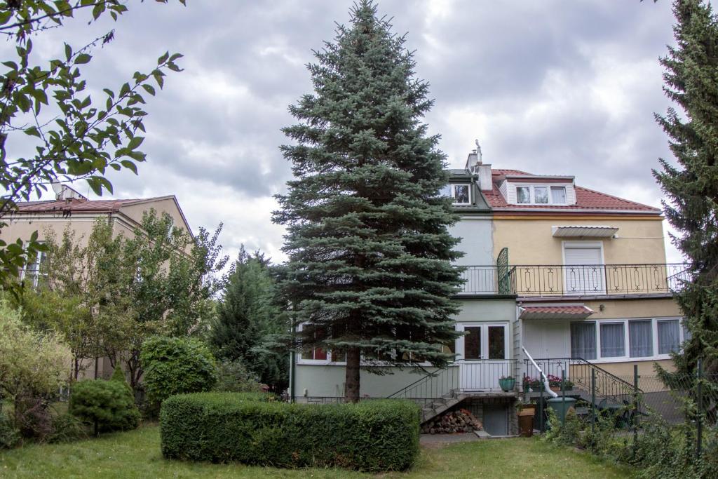 Vonkajšia záhrada v ubytovaní Wilanowska Hostel