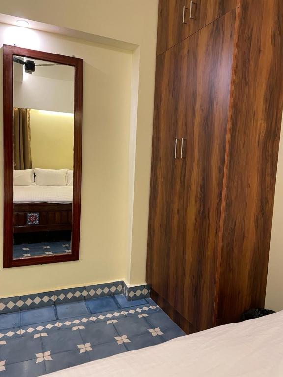 Postel nebo postele na pokoji v ubytování Viswa Residency Srirangam - Heritage Rooms