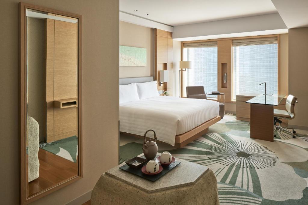 Postel nebo postele na pokoji v ubytování InterContinental Hotel Osaka by IHG