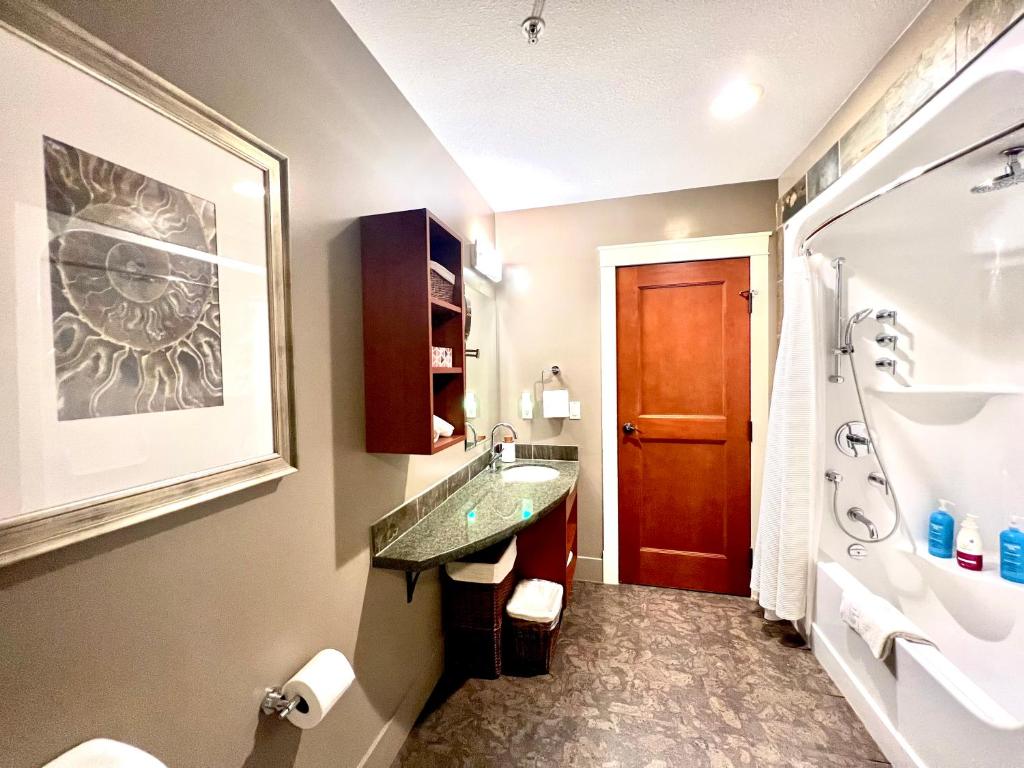 Koupelna v ubytování Luxury Resort 2Bedroom 2Bath Sleeps 6 945 square feet