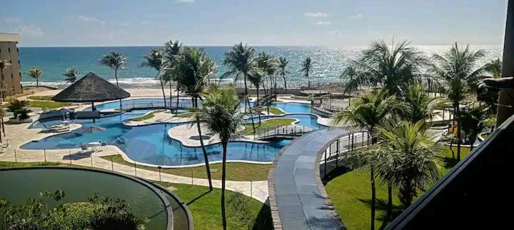 vista sulla piscina di un resort di Natal Hisort Piramide Natal a Natal