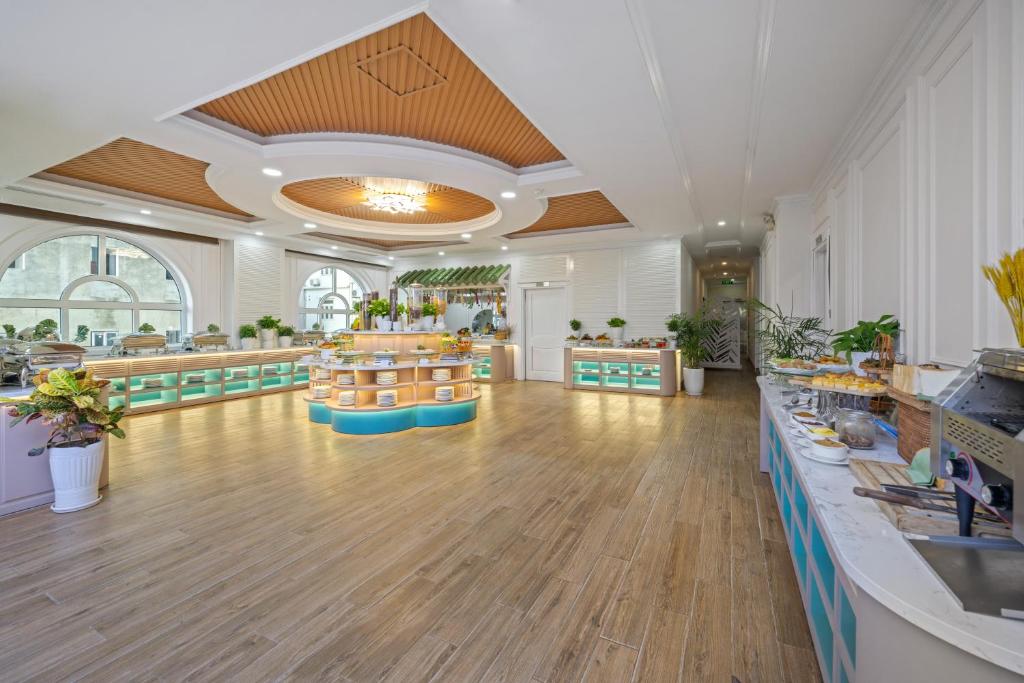 Restaurace v ubytování Paracel Beach Hotel