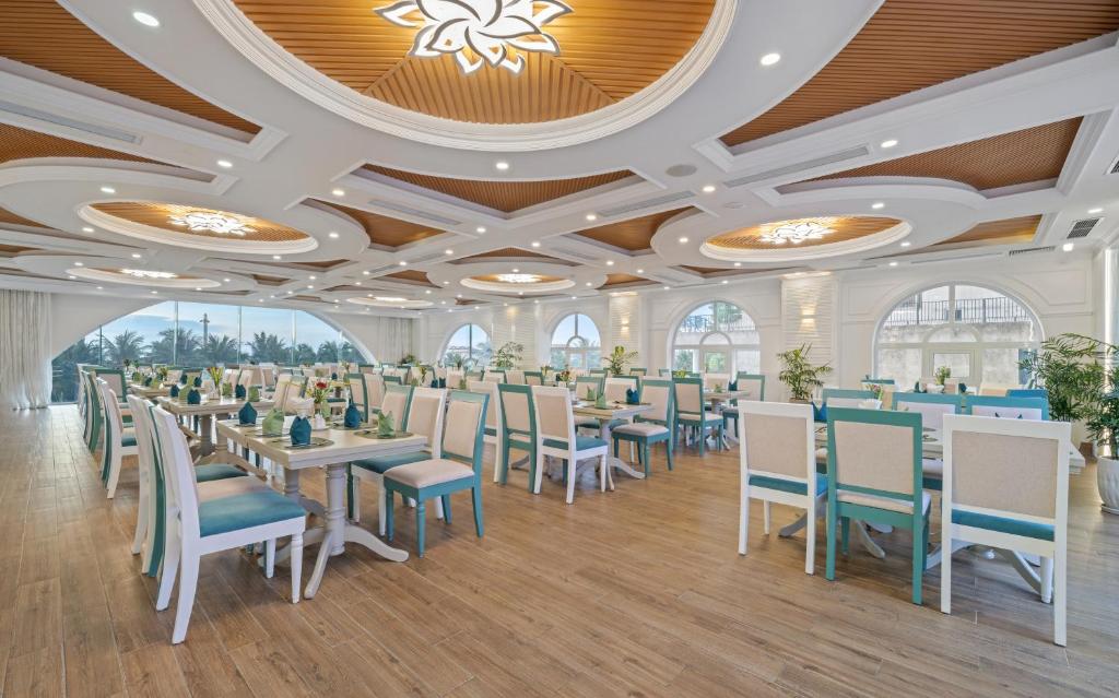 Restaurace v ubytování Paracel Beach Hotel