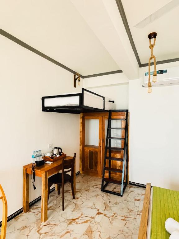 Postel nebo postele na pokoji v ubytování Coral Beach Hotel