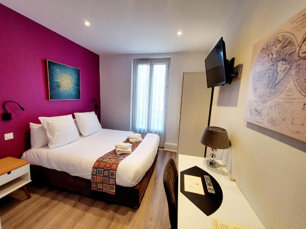 a small room with a bed and a tv at Logis Hôtel Belle Etoile Vichy in Vichy