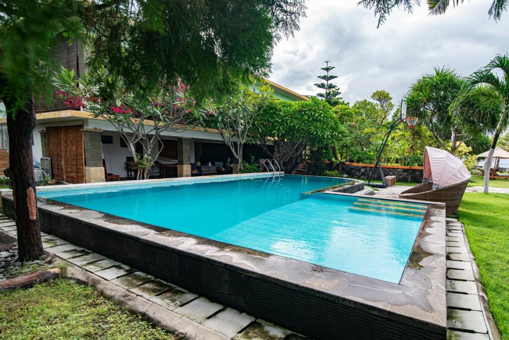 Bazén v ubytování Retreat Villa Toraja Baturinggit nebo v jeho okolí