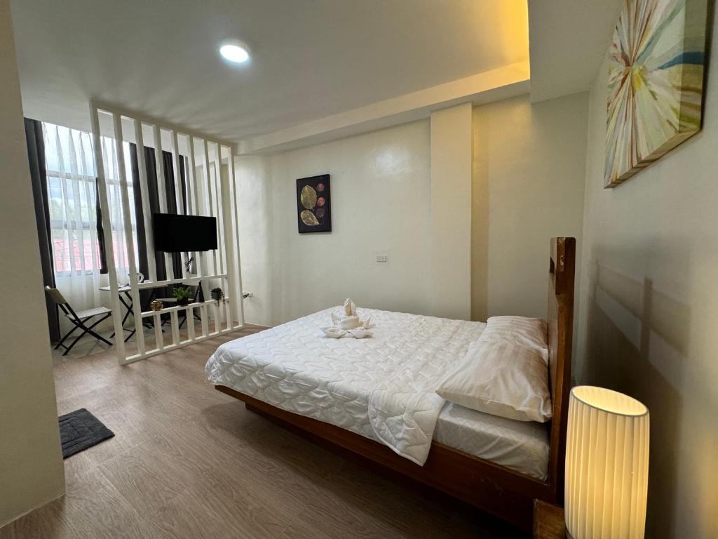 Postel nebo postele na pokoji v ubytování Florencia's Inn