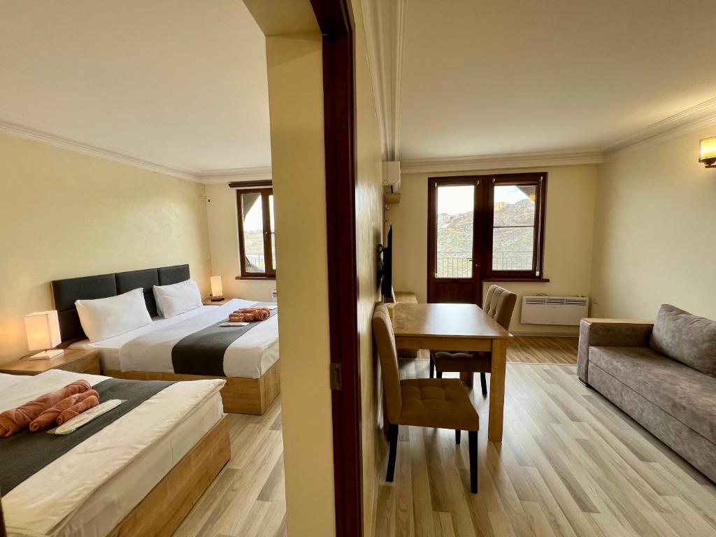 Postel nebo postele na pokoji v ubytování The Hill Guesthouse