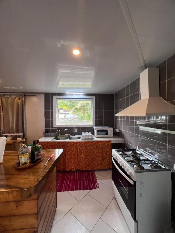 Cucina o angolo cottura di Hava'e Lodge TEAHUPOO