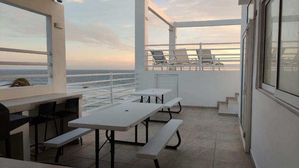Vista generica sul mare o vista sul mare dall'interno dell'affittacamere