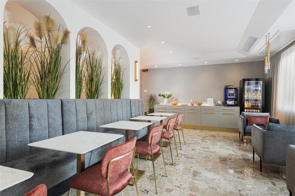 a row of tables and chairs in a restaurant at Hotel Marco Polo in Lido di Jesolo