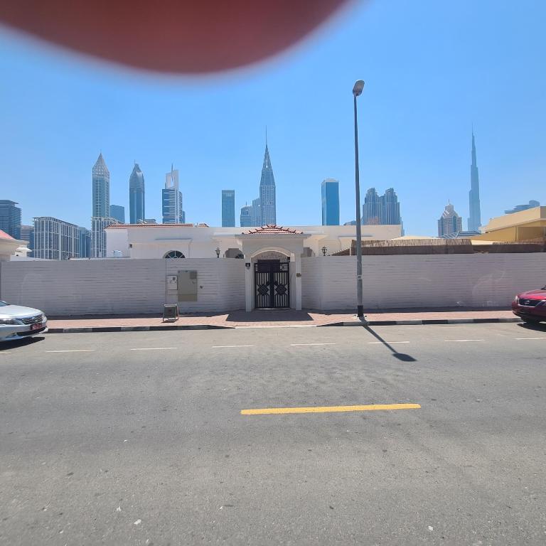 an empty parking lot with a building in the city at سكن مريح in Dubai