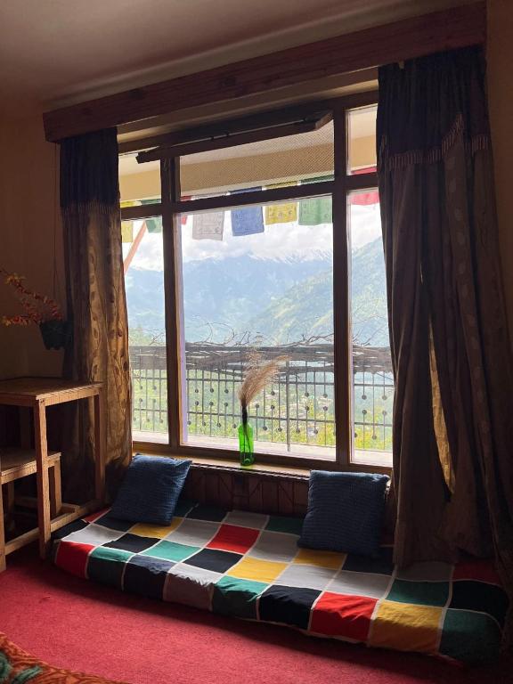 Ikigai Manali - Deluxe Double Or Twin Room With Mountain View