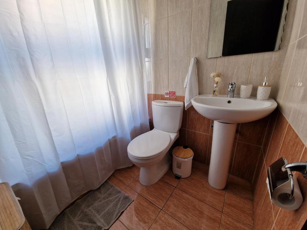 Koupelna v ubytování Blue Pearl holiday apartments with pool in kato paphos