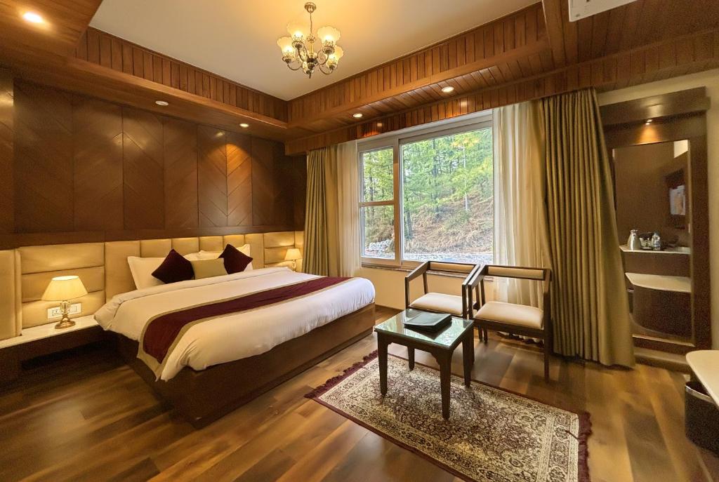 Postel nebo postele na pokoji v ubytování The Retreat Mashobra, Shimla
