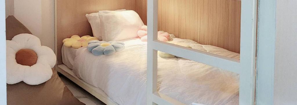 Postel nebo postele na pokoji v ubytování Airhub Hostel Phuket Airport