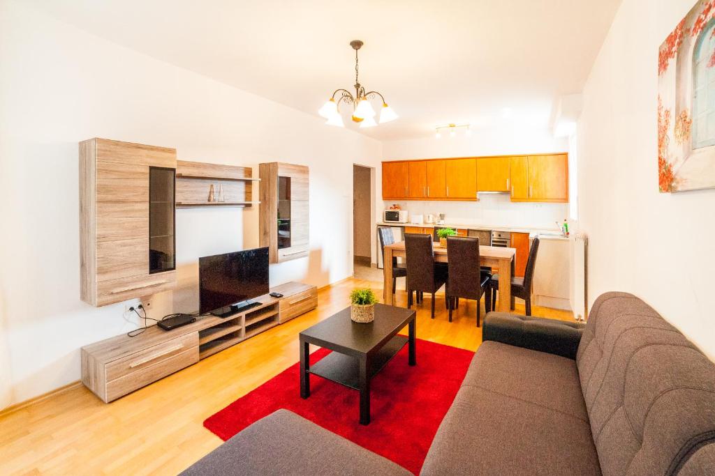 Televízia a/alebo spoločenská miestnosť v ubytovaní Nova Apartments