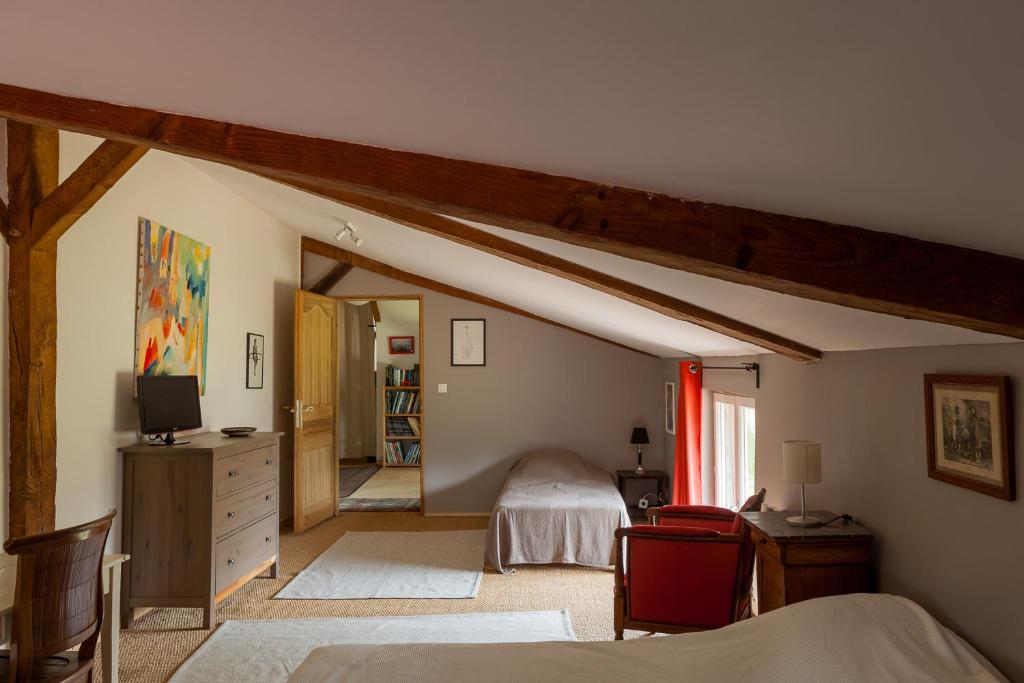 Xibouette - Family Room With Garden View